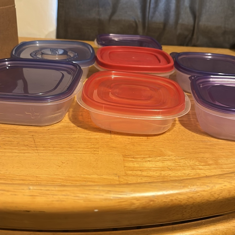 Plastic Food Storage Container Set - Red and Purple - Picture 2 of 3